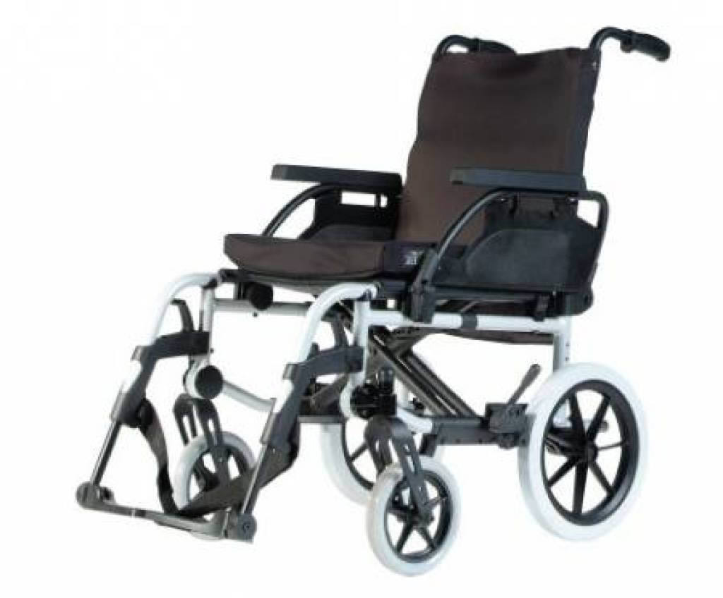 can passengers in standard manual wheelchairs